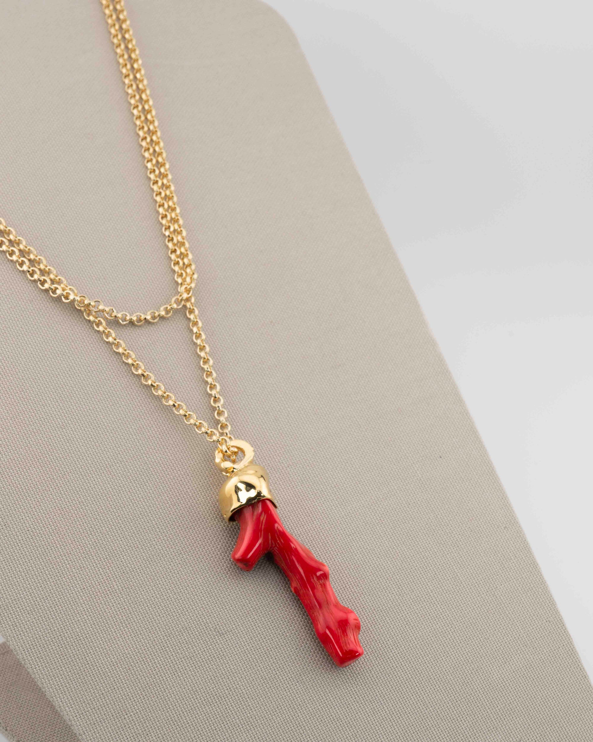 A handcrafted necklace in 18K gold-plated bronze featuring a coral-inspired pendant.
Designed by Marri Cortona and handmade in Tuscany with timeless elegance.