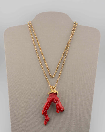 A handcrafted necklace in 18K gold-plated bronze featuring a coral-inspired pendant.
Designed by Marri Cortona and handmade in Tuscany with timeless elegance.