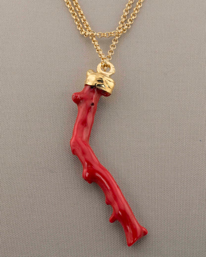 A handcrafted necklace in 18K gold-plated bronze featuring a coral-inspired pendant.
Designed by Marri Cortona and handmade in Tuscany with timeless elegance.