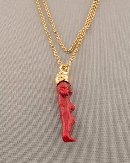 A handcrafted necklace in 18K gold-plated bronze featuring a coral-inspired pendant.
Designed by Marri Cortona and handmade in Tuscany with timeless elegance.