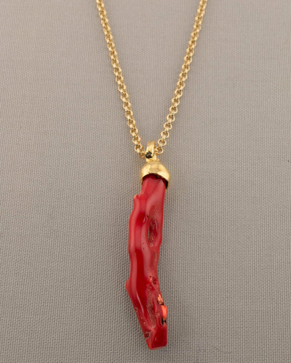 A handcrafted necklace in 18K gold-plated bronze featuring a coral-inspired pendant.
Designed by Marri Cortona and handmade in Tuscany with timeless elegance.