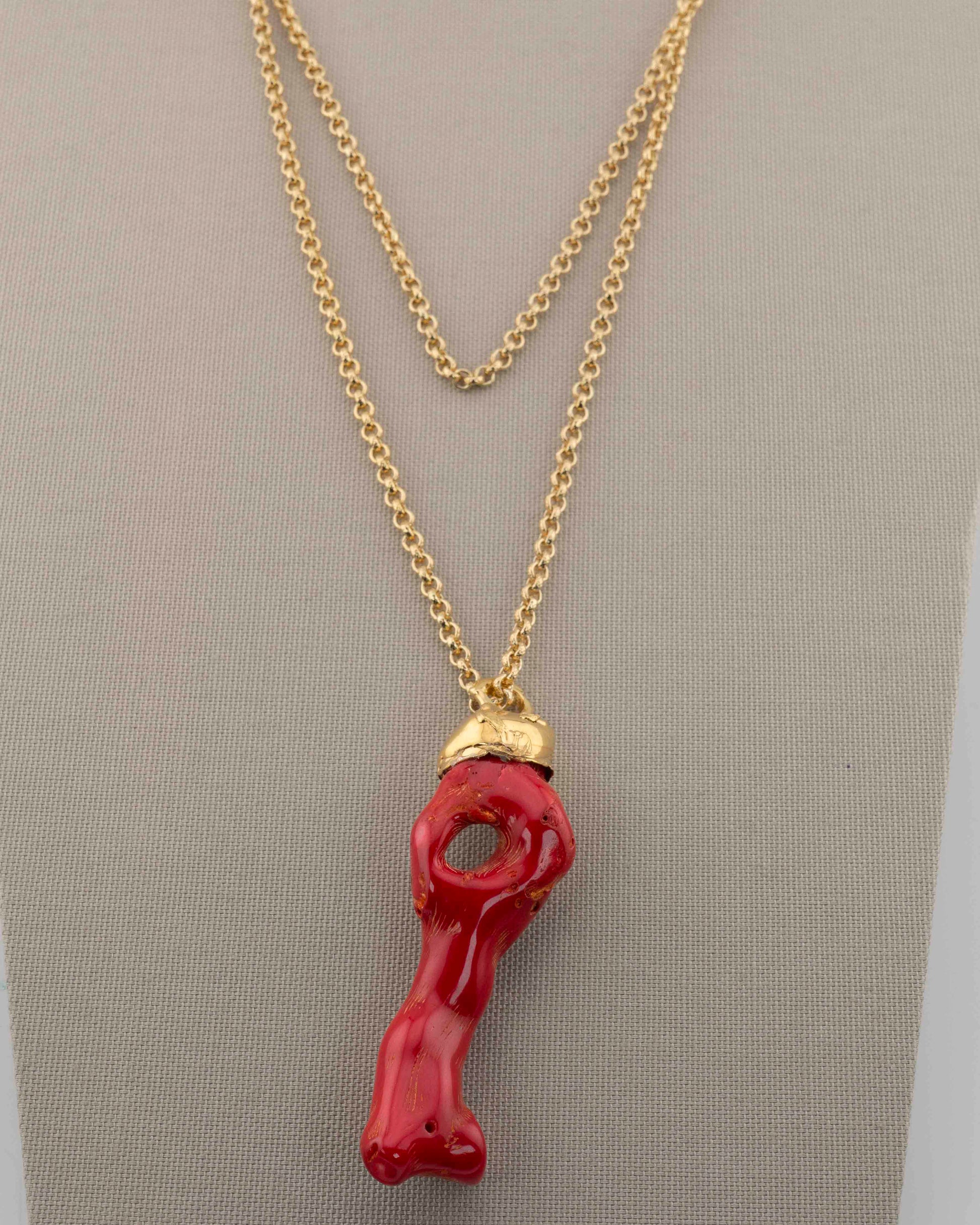 A handcrafted necklace in 18K gold-plated bronze featuring a coral-inspired pendant.
Designed by Marri Cortona and handmade in Tuscany with timeless elegance.