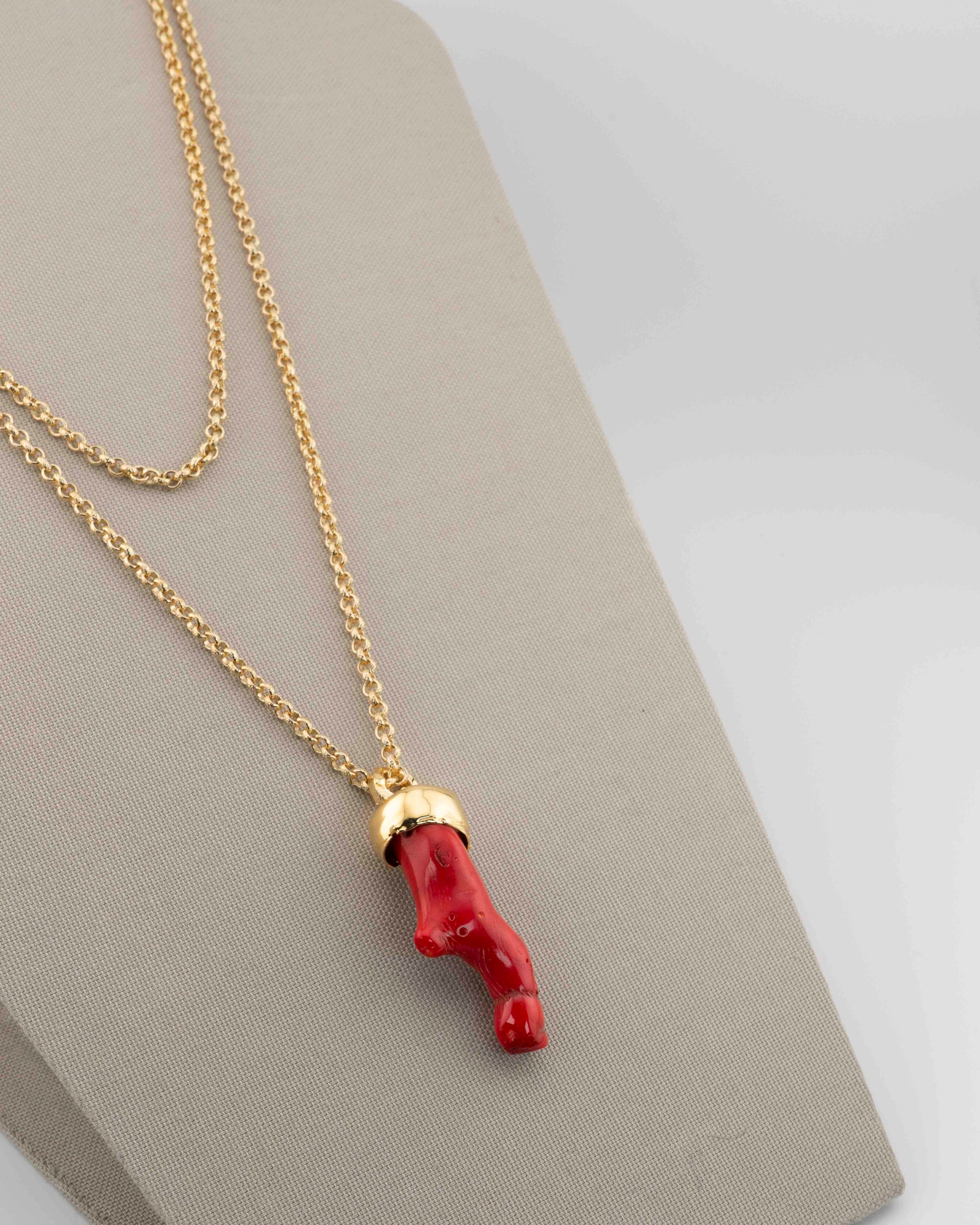 A handcrafted necklace in 18K gold-plated bronze featuring a coral-inspired pendant.
Designed by Marri Cortona and handmade in Tuscany with timeless elegance.