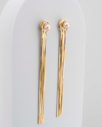 Orecchini fili di luce con perla