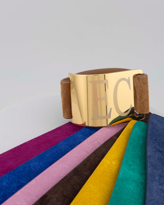 Customizable suede leather bracelet with 18K gold-plated brass detail.
An original Marri Cortona design — handmade in Tuscany.