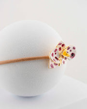 Handcrafted bracelet with adjustable cord and orchid pendant in 18K gold-plated bronze.
Each piece is hand-painted with enamel in Tuscany — unique and unrepeatable.