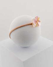 Handcrafted bracelet with adjustable cord and orchid pendant in 18K gold-plated bronze.
Each piece is hand-painted with enamel in Tuscany — unique and unrepeatable.