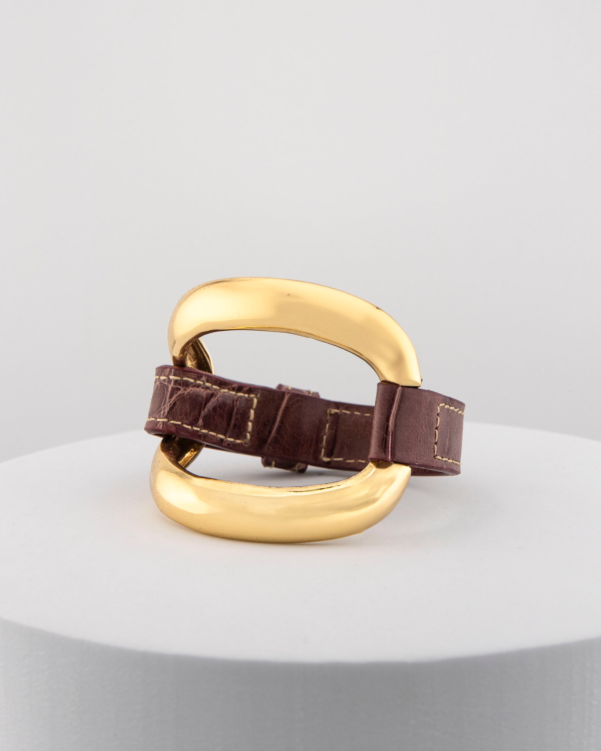 Handcrafted 18K gold-plated bronze bracelet with genuine crocodile leather strap.
An original Marri Cortona design — handmade in Tuscany.