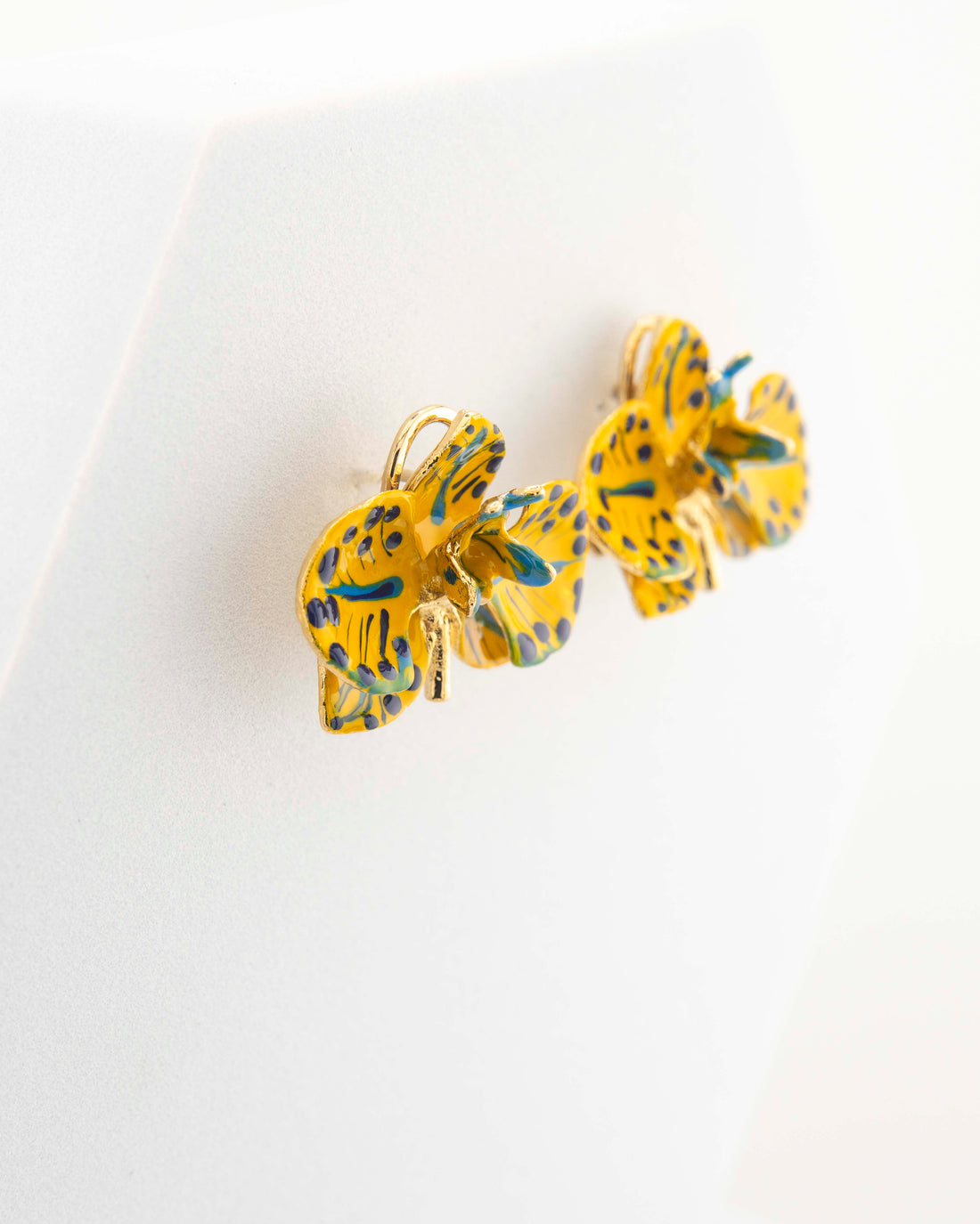Pendientes Orquídea Amarillo Caqui y Azul China, tamaño 3 cm