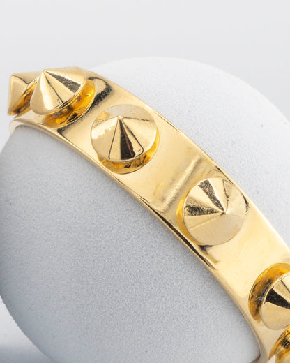Bronze bracelet plated in 18K gold with sculpted wedge pattern.
An original Marri Cortona design — handmade in Tuscany.