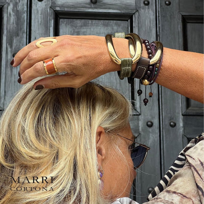 Handcrafted 18K gold-plated bronze bracelet with genuine crocodile leather strap.
An original Marri Cortona design — handmade in Tuscany.