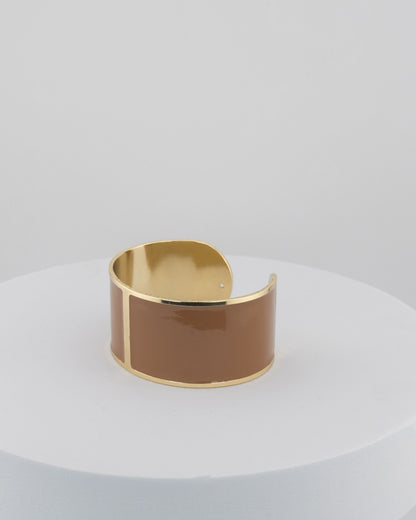 Handcrafted in Tuscany, the MarriCortona Smalto Bracelets in 18k gold and hand-painted enamel feature bold 30 mm bands — radiant, elegant, and uniquely Italian.