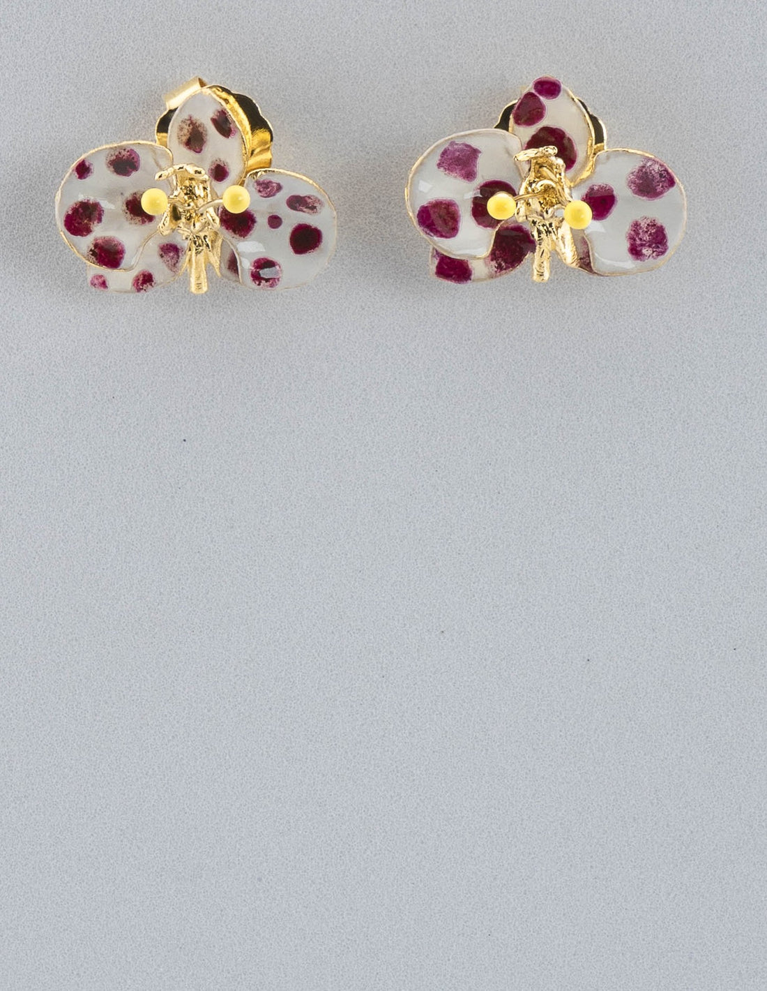 Handcrafted in Tuscany, the Marri Cortona Orchidea Earrings in 18k gold bronze are hand-enameled jewels that blend light, artistry, and timeless elegance.