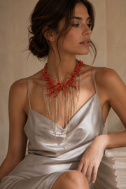 Collana  Medusa  con elementi di corallo e fili di luce