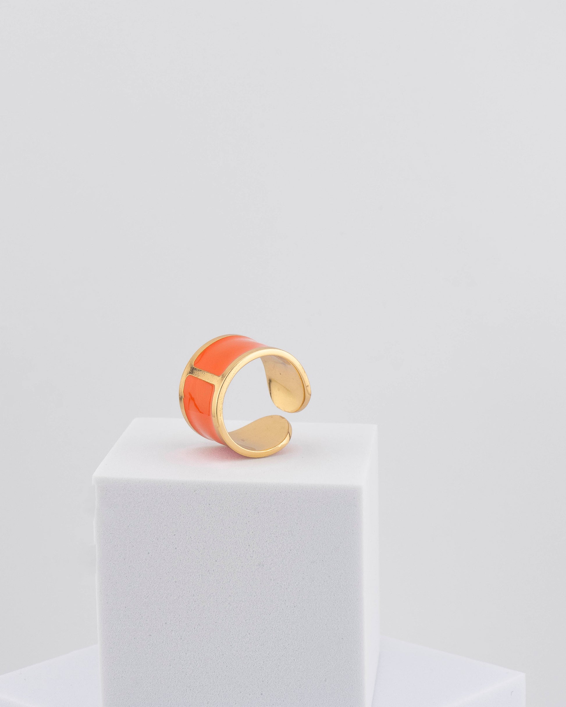 Handcrafted in Tuscany, the MarriCortona Smalto Rings combine 18k gold and hand-painted enamel — vibrant, refined, and authentically Made in Italy.