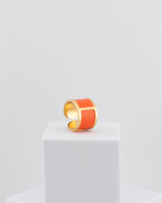 Handcrafted in Tuscany, the MarriCortona Smalto Rings combine 18k gold and hand-painted enamel — vibrant, refined, and authentically Made in Italy.