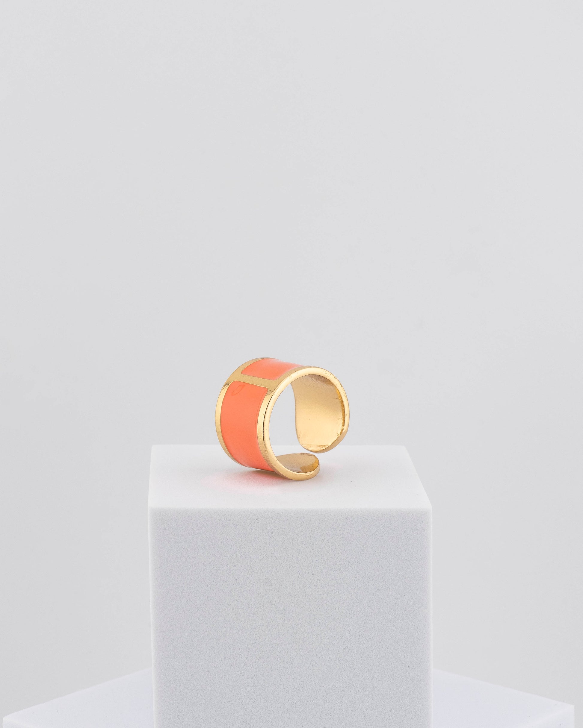 Handcrafted in Tuscany, the MarriCortona Smalto Rings combine 18k gold and hand-painted enamel — vibrant, refined, and authentically Made in Italy.