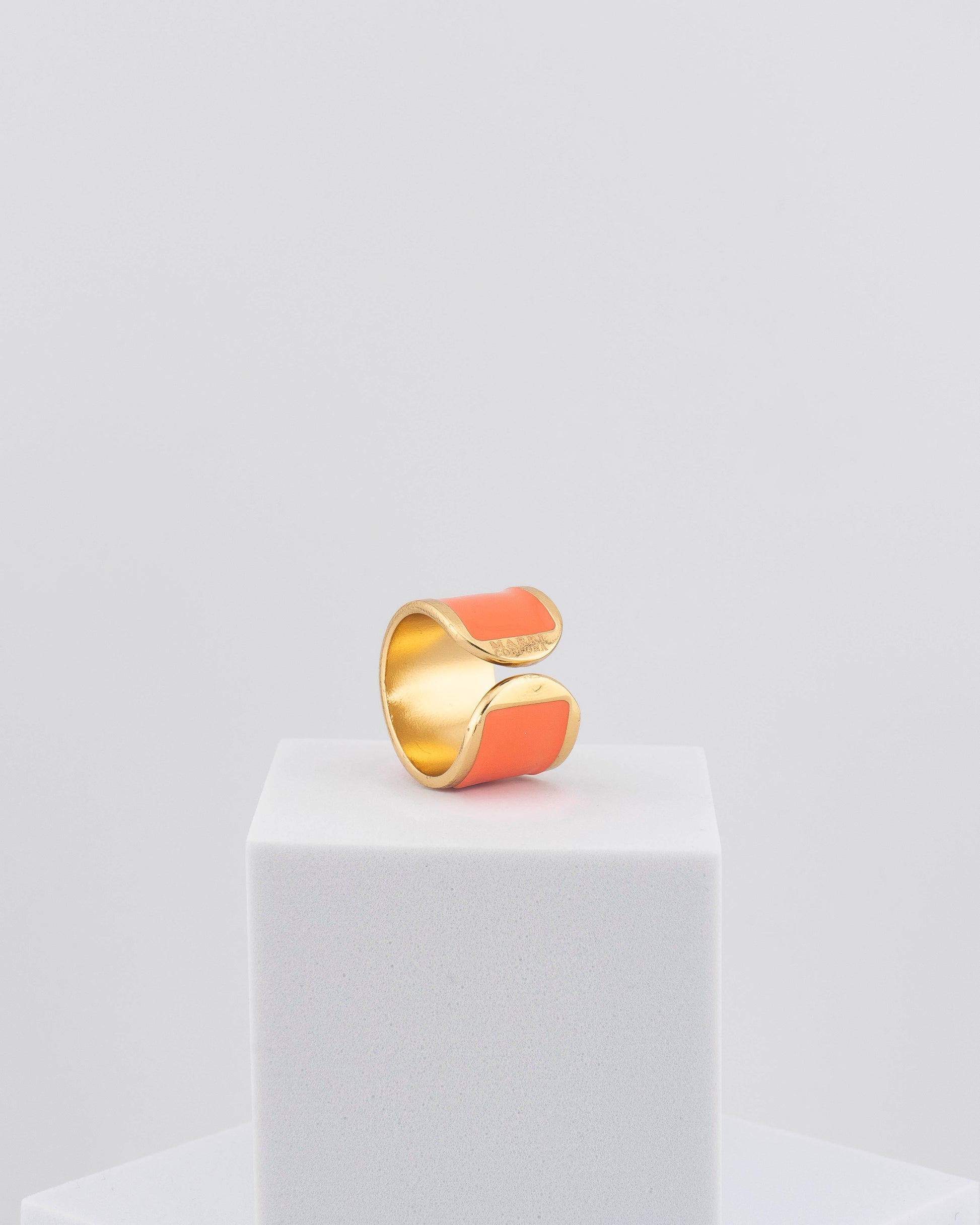 Handcrafted in Tuscany, the MarriCortona Smalto Rings combine 18k gold and hand-painted enamel — vibrant, refined, and authentically Made in Italy.