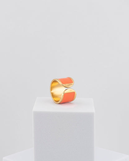 Handcrafted in Tuscany, the MarriCortona Smalto Rings combine 18k gold and hand-painted enamel — vibrant, refined, and authentically Made in Italy.
