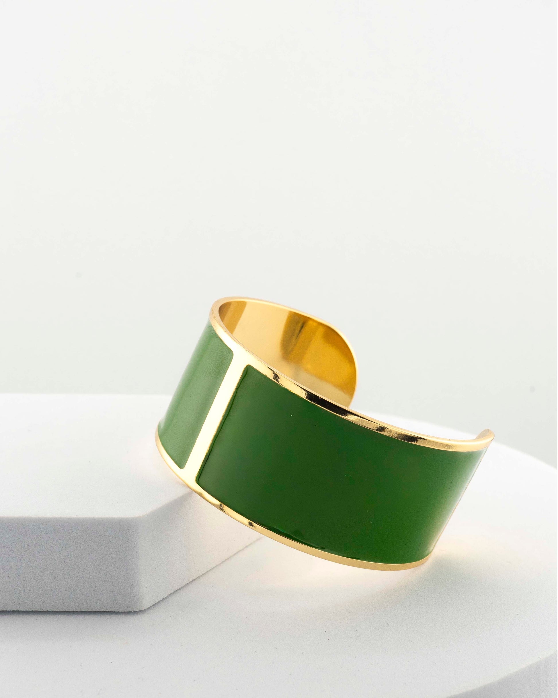 Handcrafted in Tuscany, the MarriCortona Smalto Bracelets in 18k gold and hand-painted enamel feature bold 30 mm bands — radiant, elegant, and uniquely Italian.