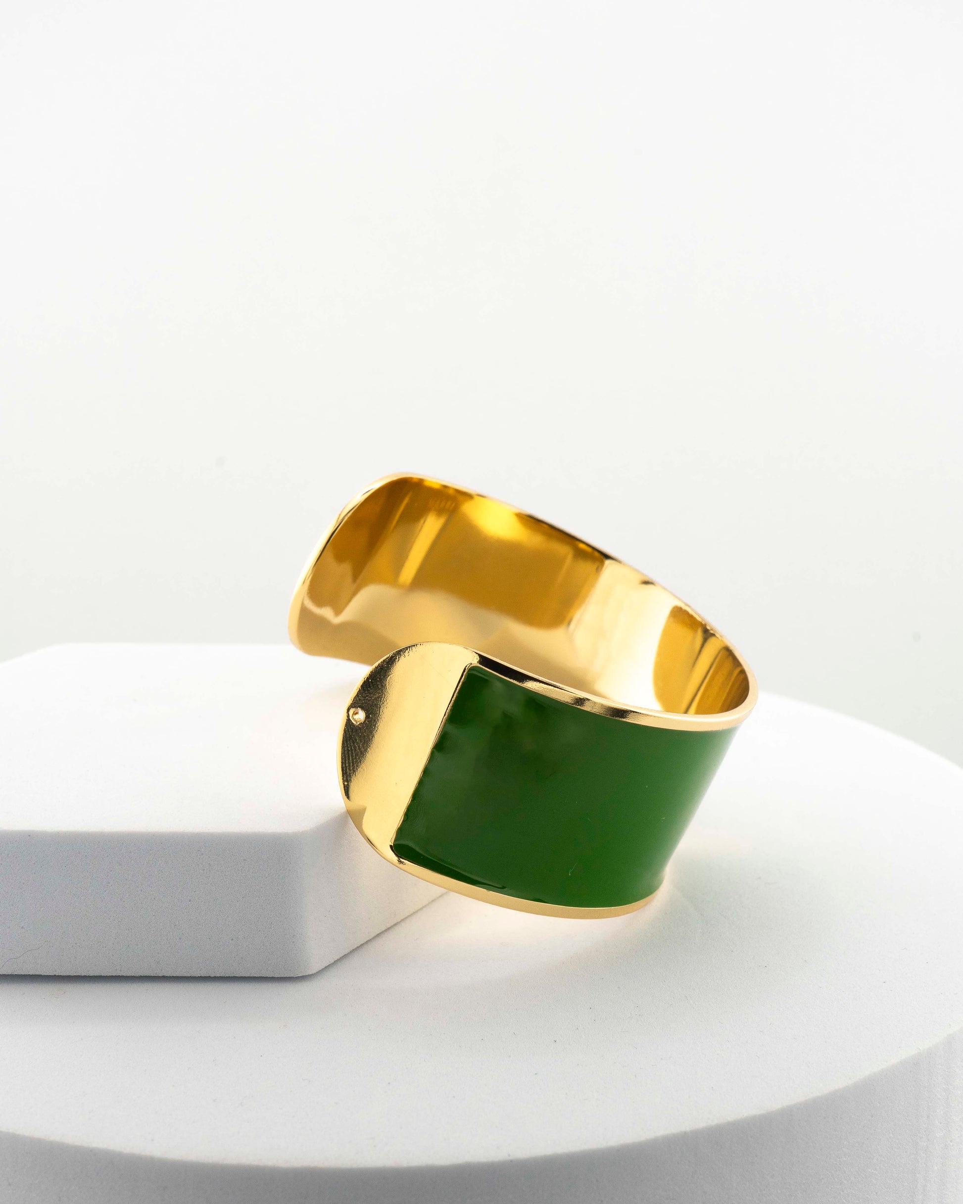 Handcrafted in Tuscany, the MarriCortona Smalto Bracelets in 18k gold and hand-painted enamel feature bold 30 mm bands — radiant, elegant, and uniquely Italian.