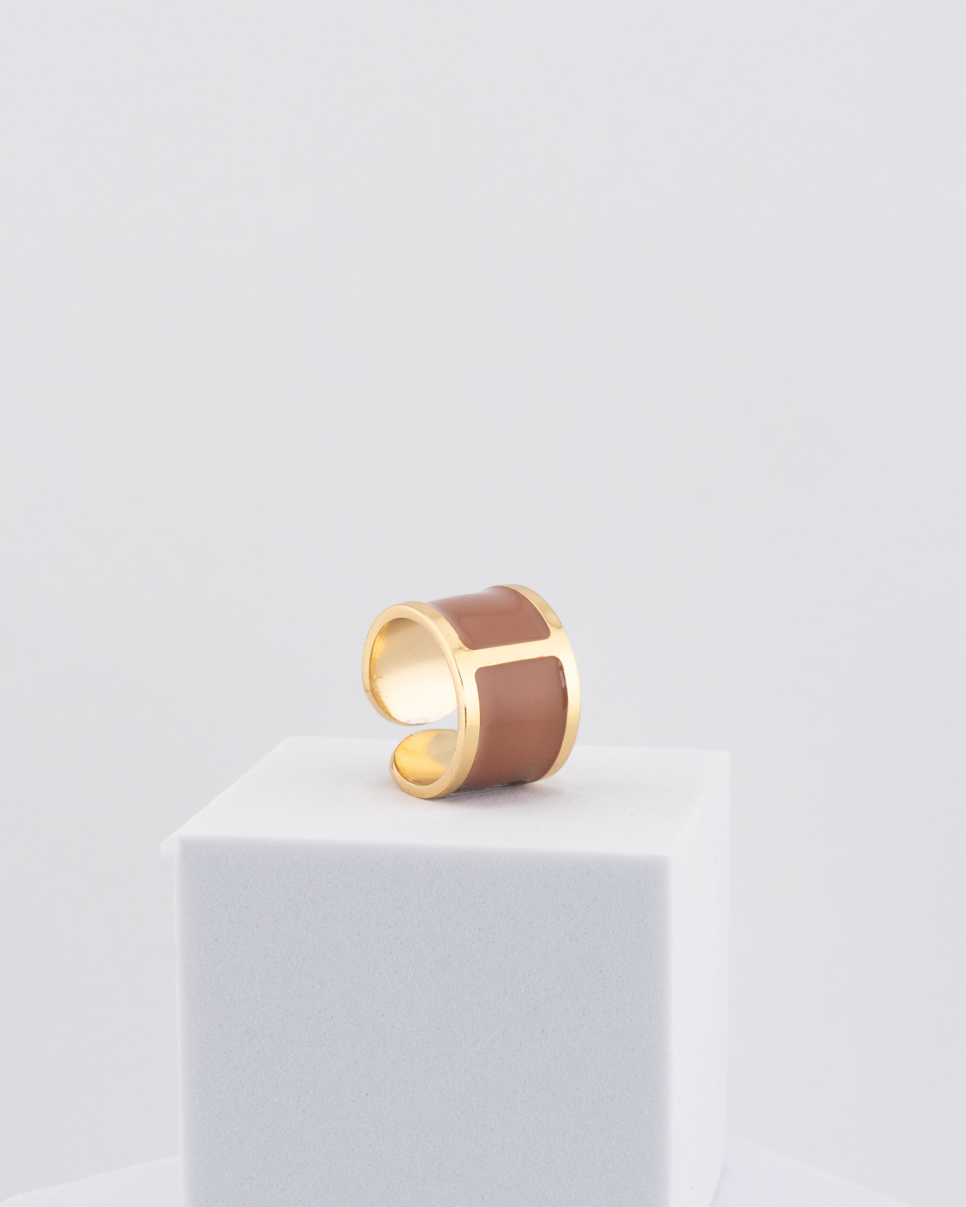 Handcrafted in Tuscany, the MarriCortona Smalto Rings combine 18k gold and hand-painted enamel — vibrant, refined, and authentically Made in Italy.