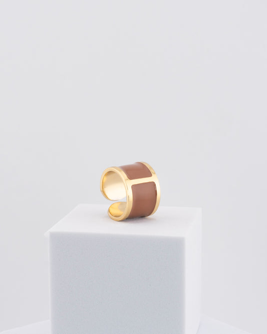 Handcrafted in Tuscany, the MarriCortona Smalto Rings combine 18k gold and hand-painted enamel — vibrant, refined, and authentically Made in Italy.