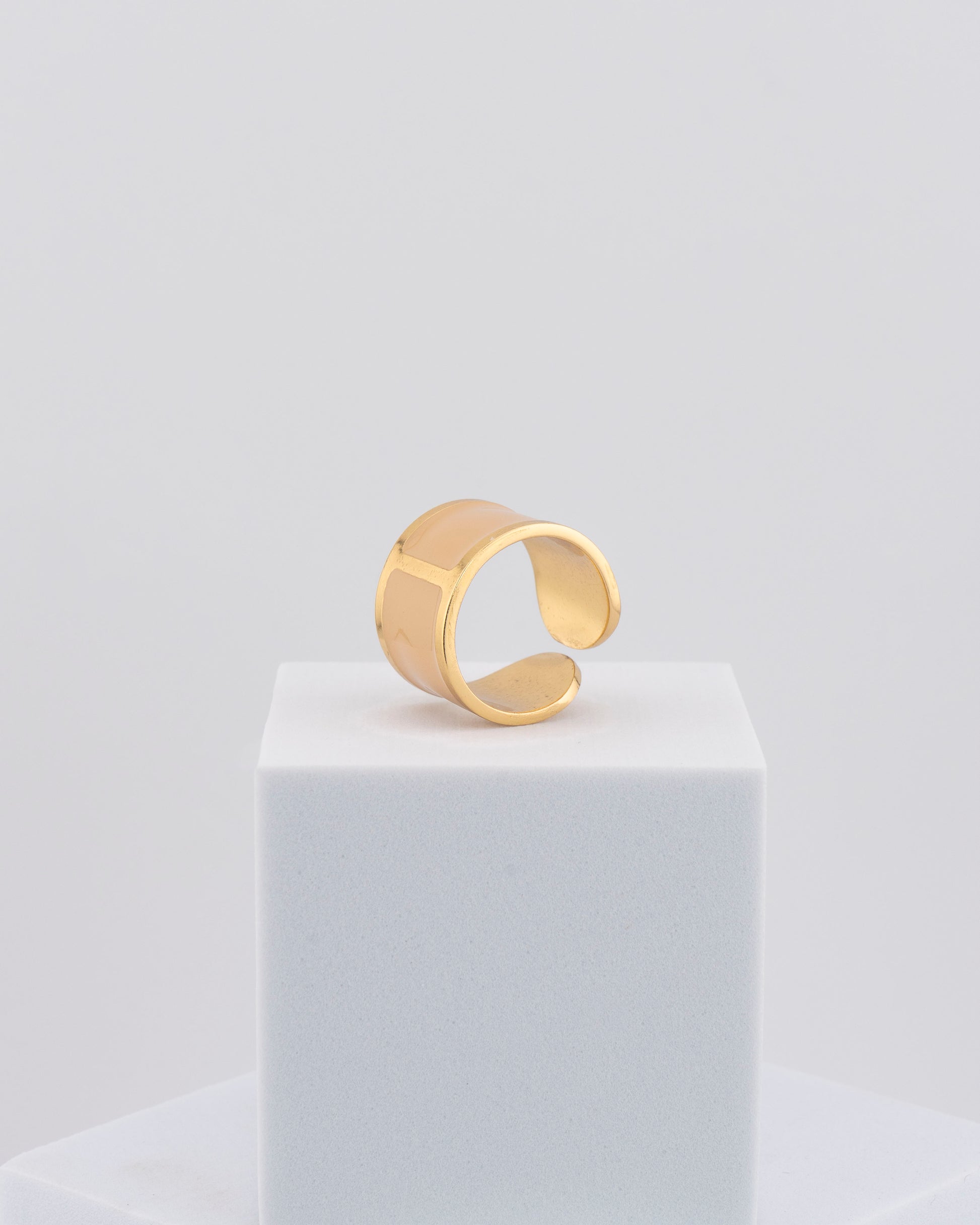 Handcrafted in Tuscany, the MarriCortona Smalto Rings combine 18k gold and hand-painted enamel — vibrant, refined, and authentically Made in Italy.