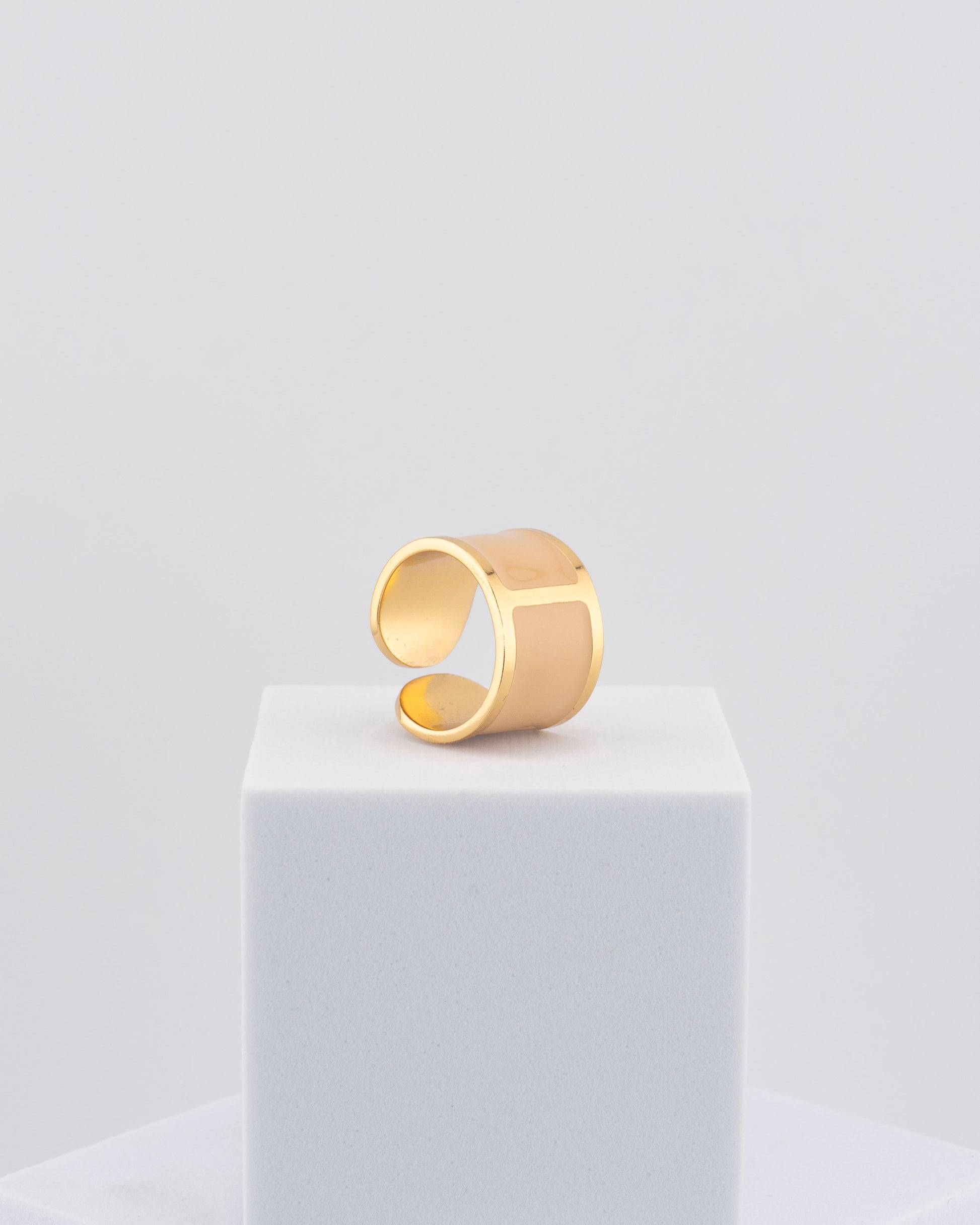 Handcrafted in Tuscany, the MarriCortona Smalto Rings combine 18k gold and hand-painted enamel — vibrant, refined, and authentically Made in Italy.