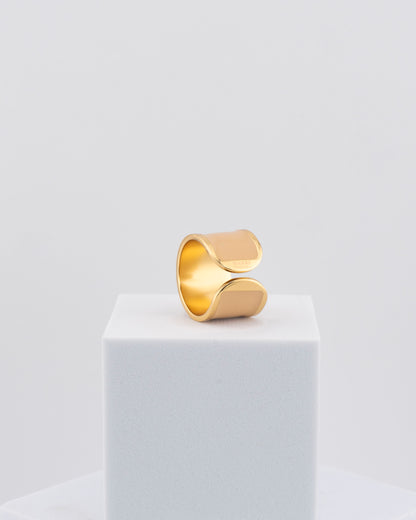 Handcrafted in Tuscany, the MarriCortona Smalto Rings combine 18k gold and hand-painted enamel — vibrant, refined, and authentically Made in Italy.