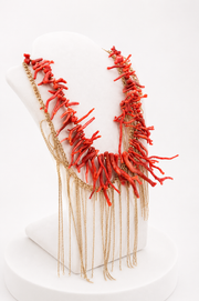 Collana  Medusa  con elementi di corallo e fili di luce
