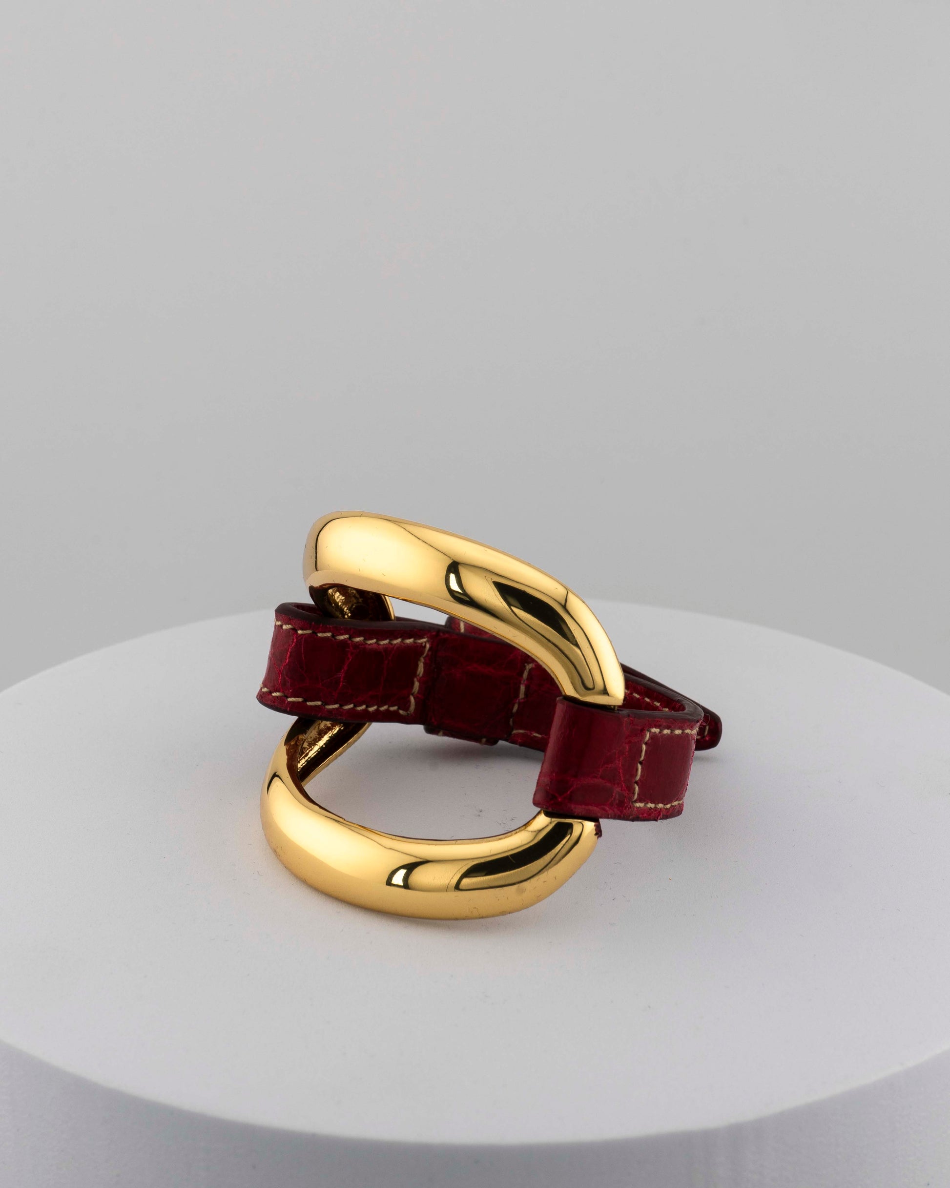 Handcrafted 18K gold-plated bronze bracelet with genuine crocodile leather strap.
An original Marri Cortona design — handmade in Tuscany.