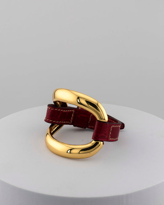 Handcrafted 18K gold-plated bronze bracelet with genuine crocodile leather strap.
An original Marri Cortona design — handmade in Tuscany.