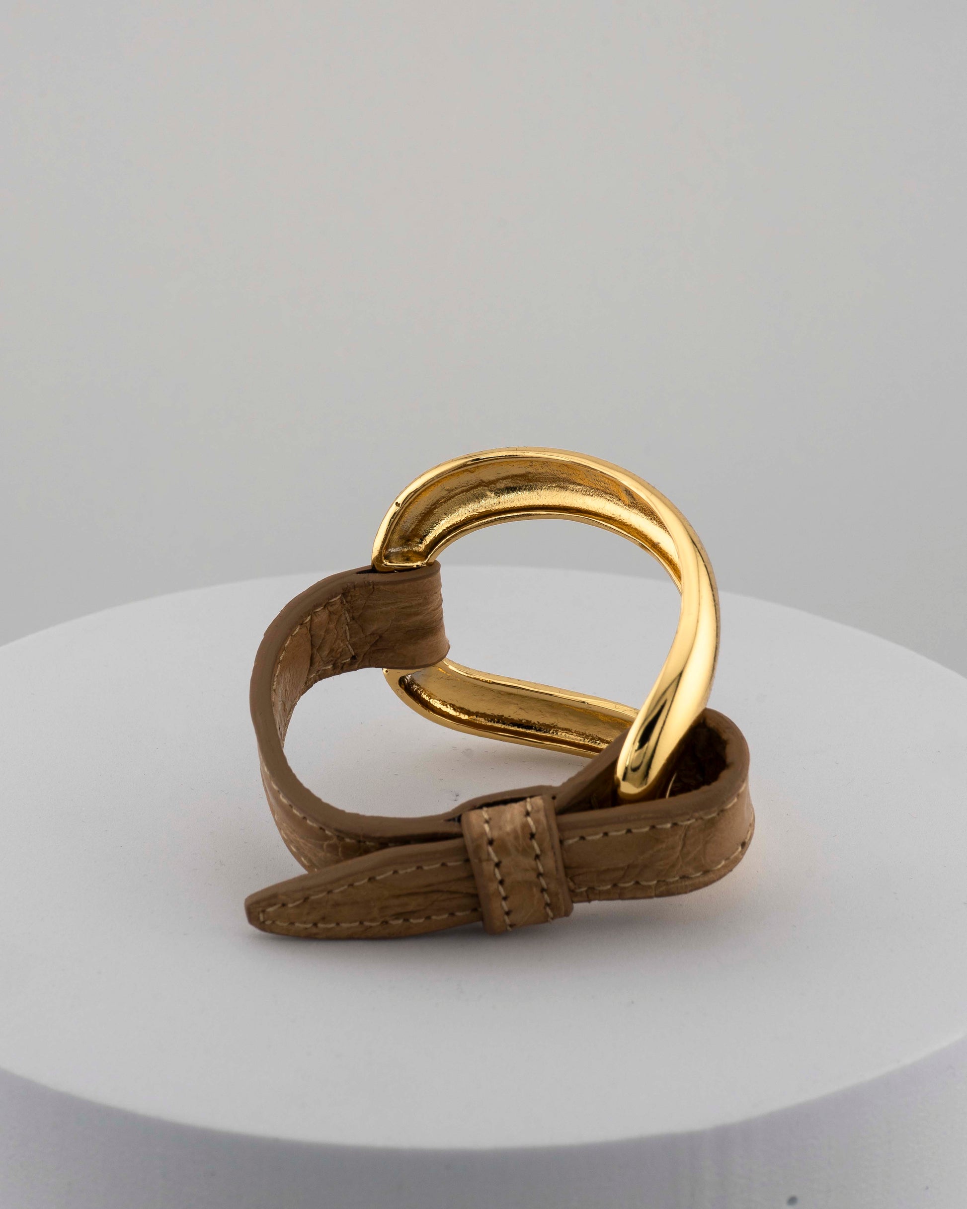 Handcrafted 18K gold-plated bronze bracelet with genuine crocodile leather strap.
An original Marri Cortona design — handmade in Tuscany.