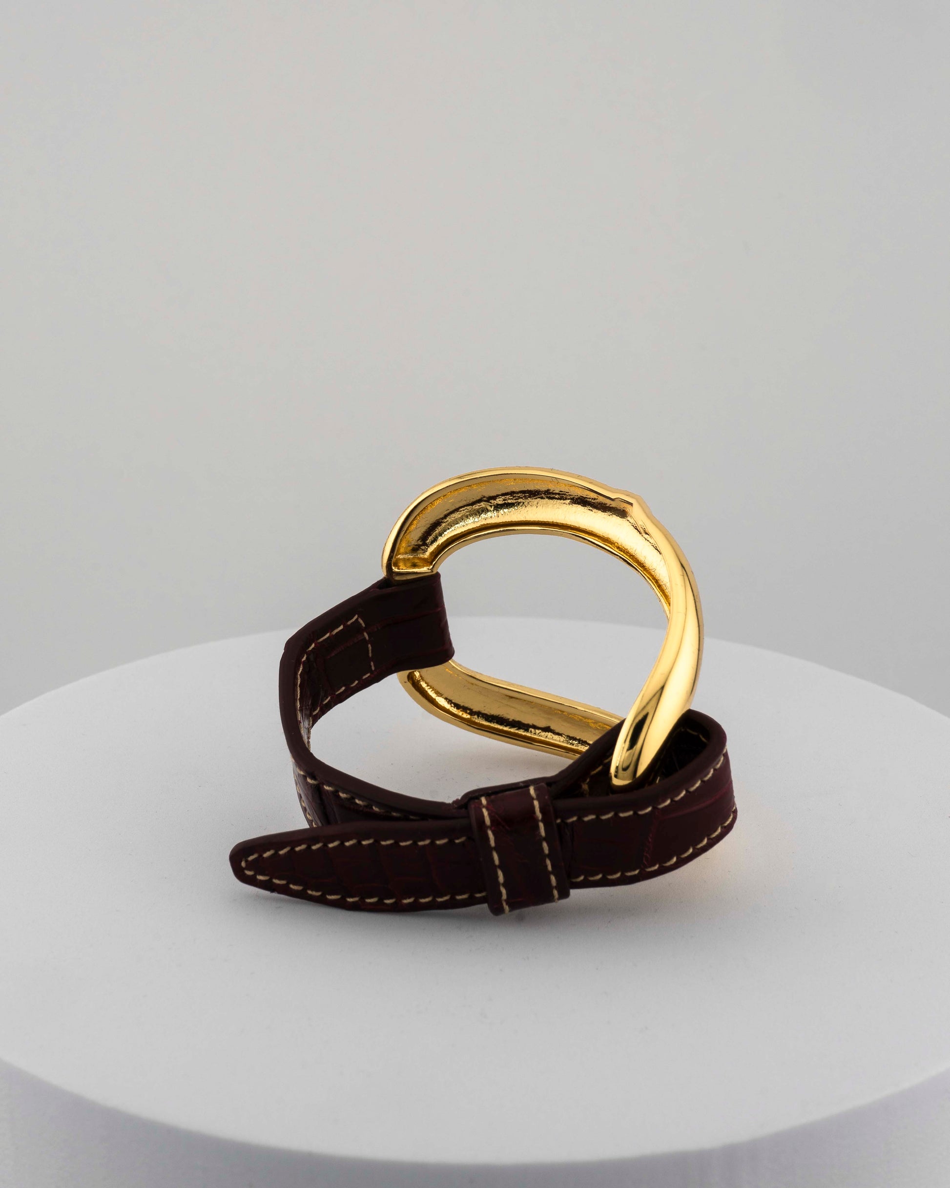 Handcrafted 18K gold-plated bronze bracelet with genuine crocodile leather strap.
An original Marri Cortona design — handmade in Tuscany.
