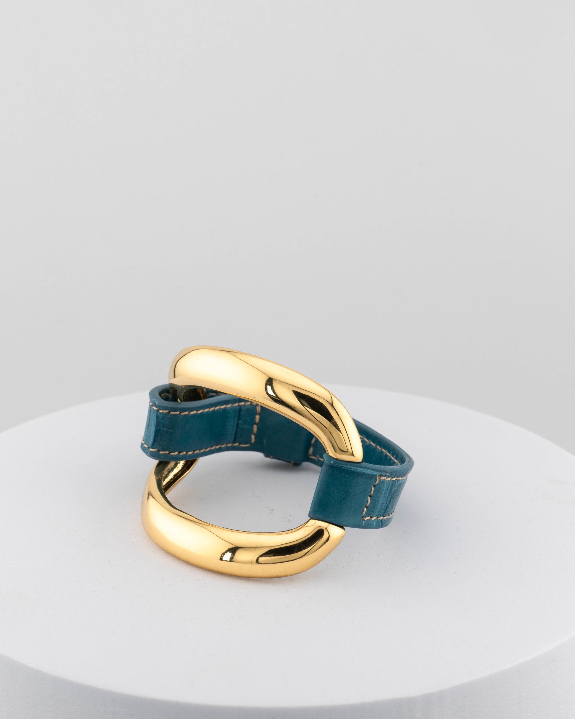 Handcrafted 18K gold-plated bronze bracelet with genuine crocodile leather strap.
An original Marri Cortona design — handmade in Tuscany.