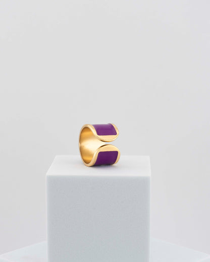 Handcrafted in Tuscany, the MarriCortona Smalto Rings combine 18k gold and hand-painted enamel — vibrant, refined, and authentically Made in Italy.