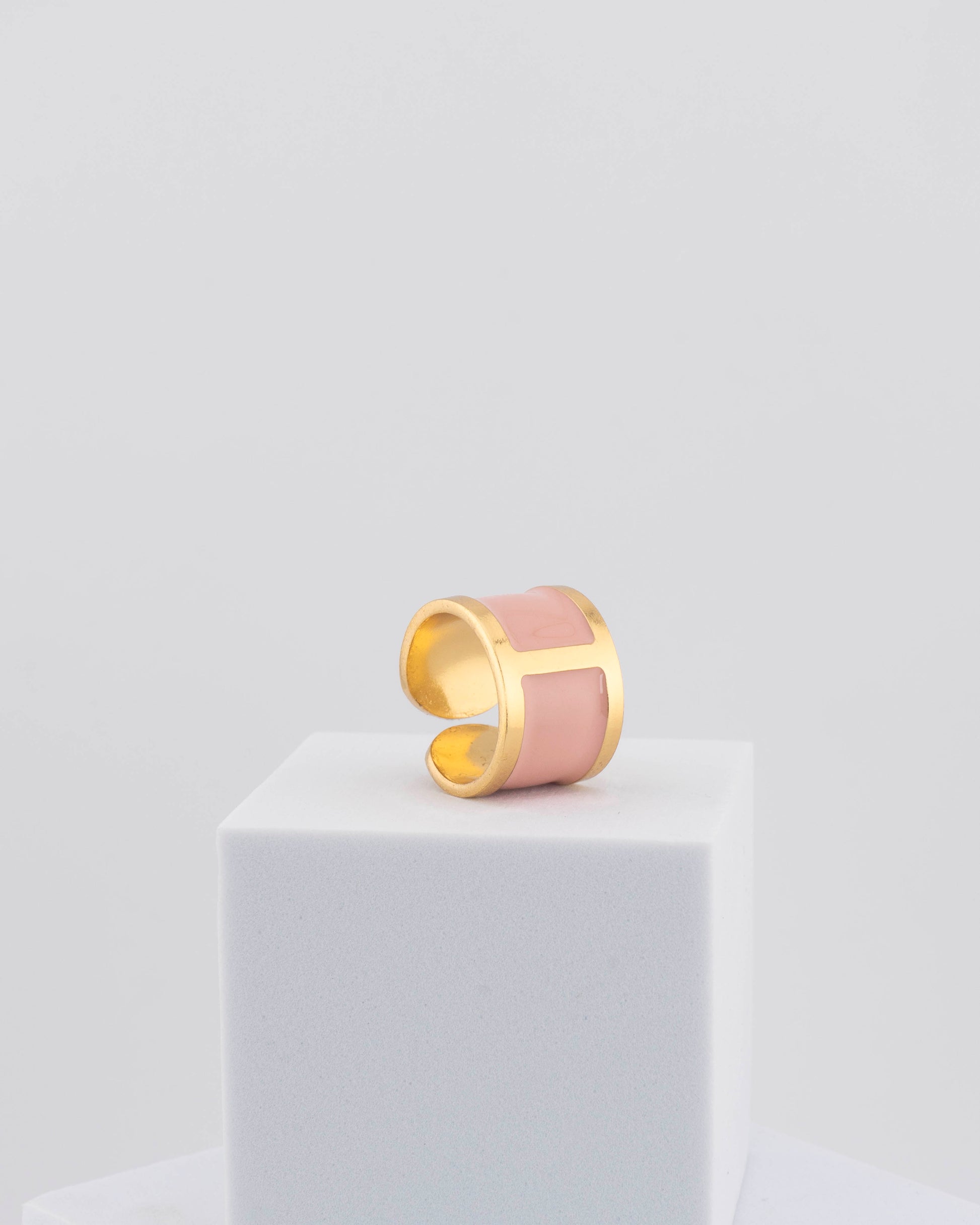 Handcrafted in Tuscany, the MarriCortona Smalto Rings combine 18k gold and hand-painted enamel — vibrant, refined, and authentically Made in Italy.