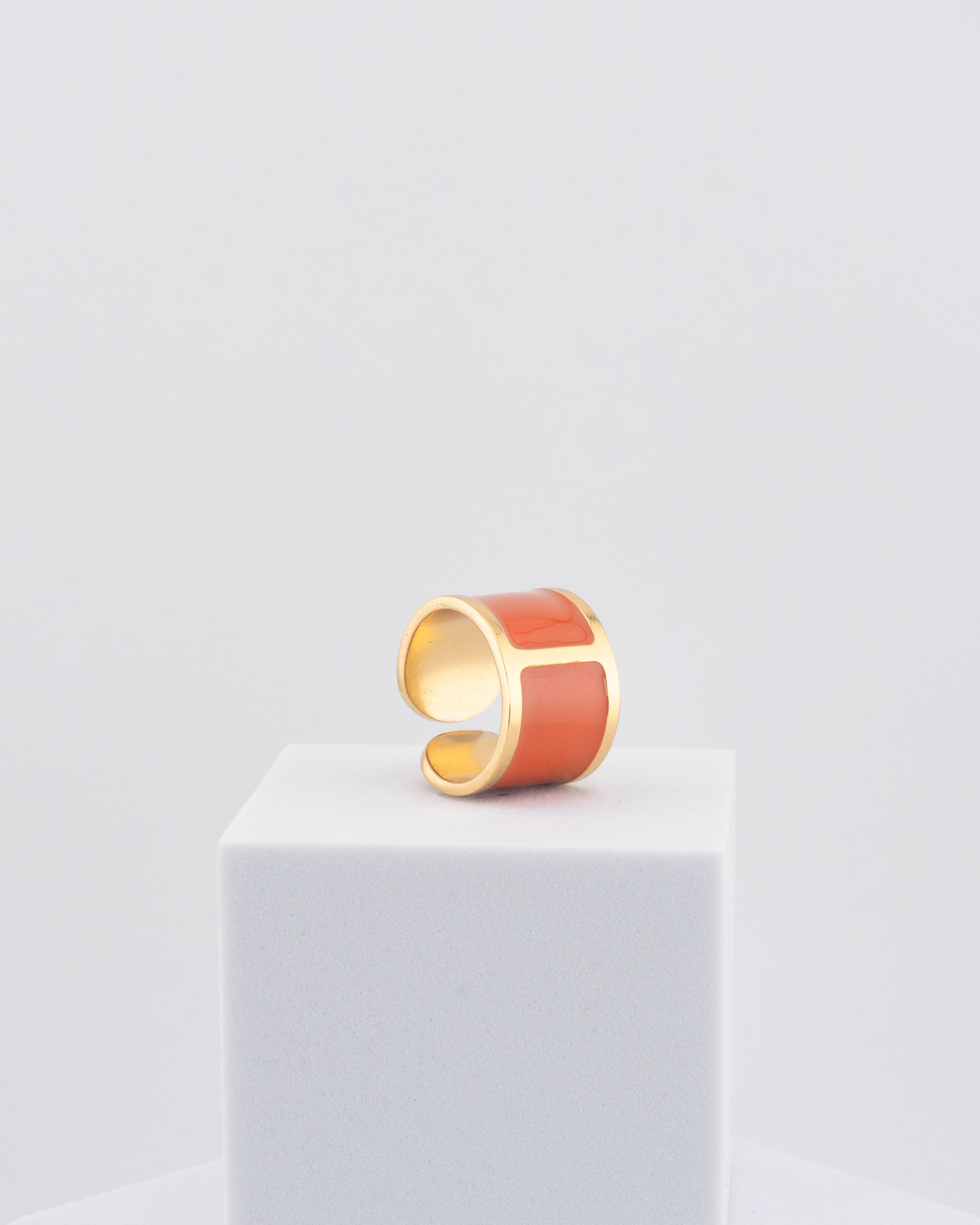 Handcrafted in Tuscany, the MarriCortona Smalto Rings combine 18k gold and hand-painted enamel — vibrant, refined, and authentically Made in Italy.