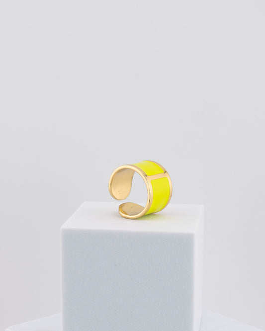 Handcrafted in Tuscany, the MarriCortona Smalto Rings combine 18k gold and hand-painted enamel — vibrant, refined, and authentically Made in Italy.