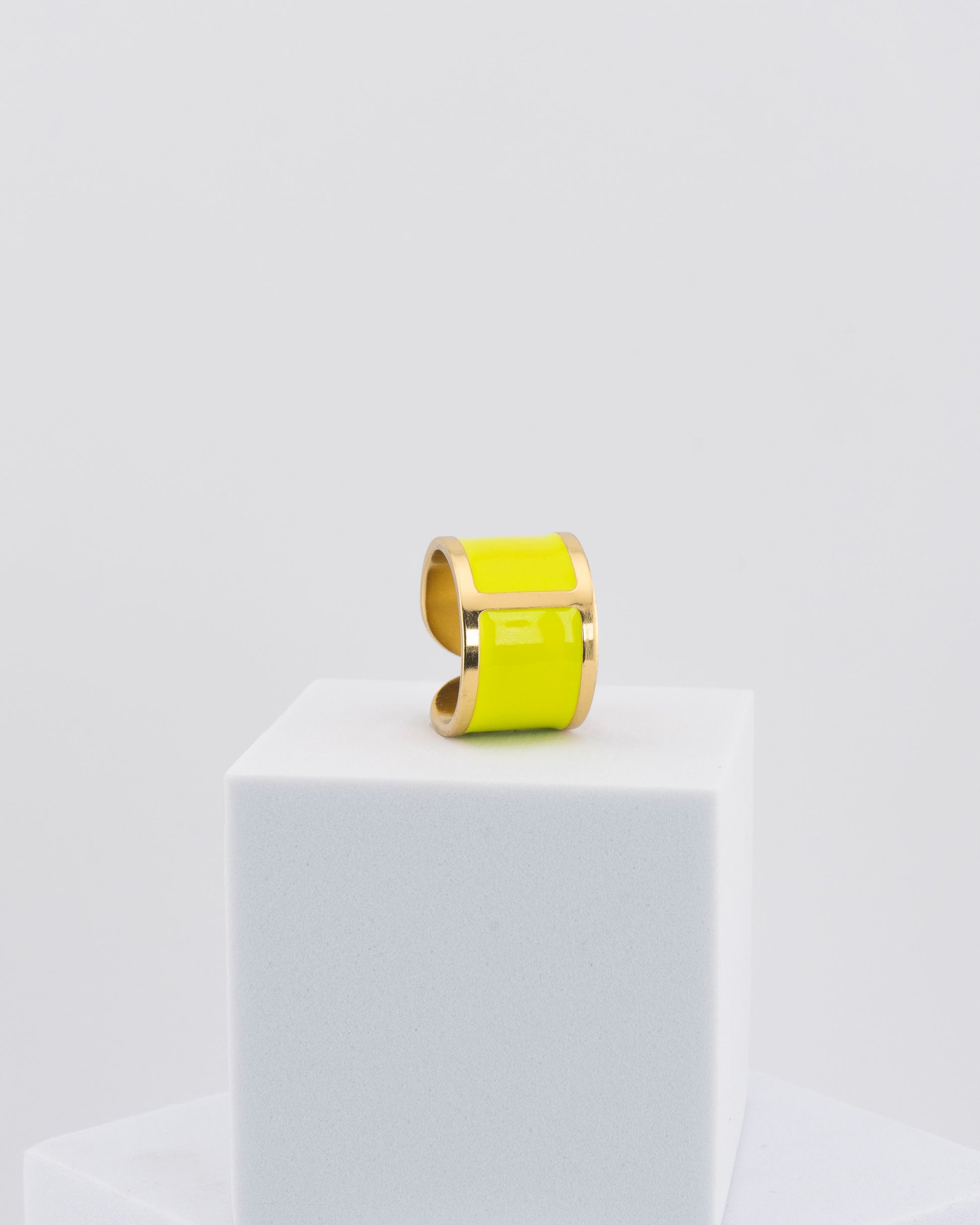 Handcrafted in Tuscany, the MarriCortona Smalto Rings combine 18k gold and hand-painted enamel — vibrant, refined, and authentically Made in Italy.