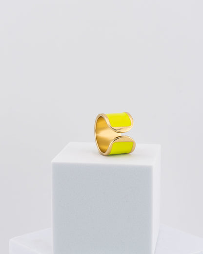 Handcrafted in Tuscany, the MarriCortona Smalto Rings combine 18k gold and hand-painted enamel — vibrant, refined, and authentically Made in Italy.