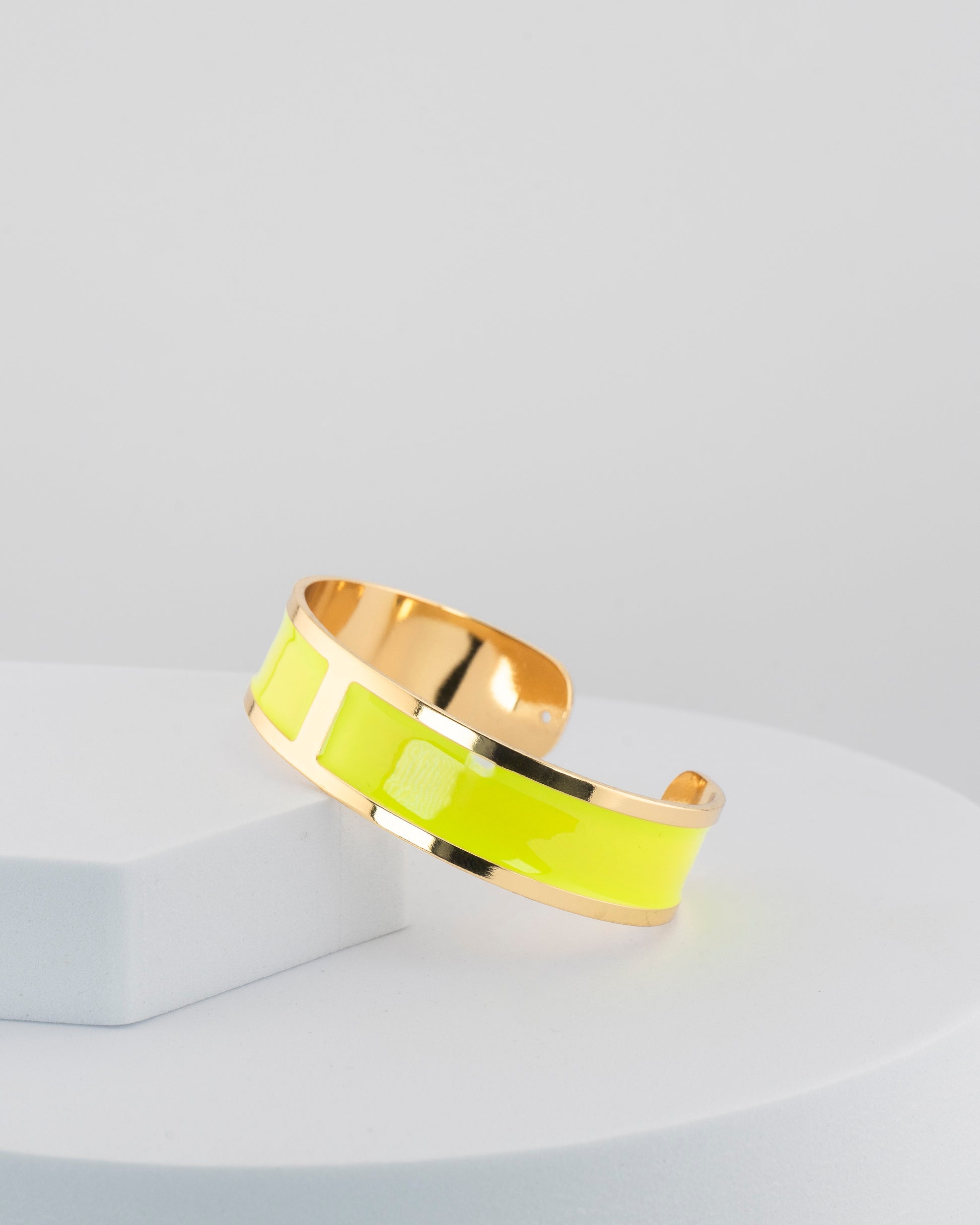 Handcrafted in Tuscany, the MarriCortona Smalto Bracelets in 18k gold and hand-painted enamel shine with color, elegance, and authentic Italian artistry.