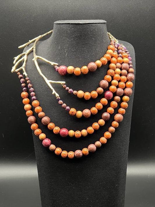 Collana ramo con perle in legno, pitone e ceramica