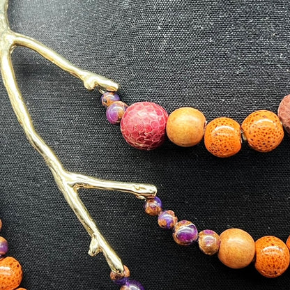 Collana ramo con perle in legno, pitone e ceramica