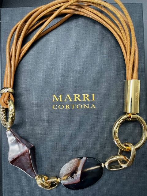 Collana Amarcord con girocollo in pelle di nappa con Agata striata nera e purple Madreperla