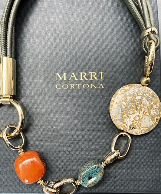 Collana Amarcord con girocollo in pelle di nappa con Diaspro e Ceramica