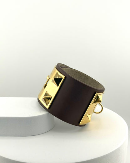 'The Rock' Bracciale in Pelle color Burgundy con Piramidi