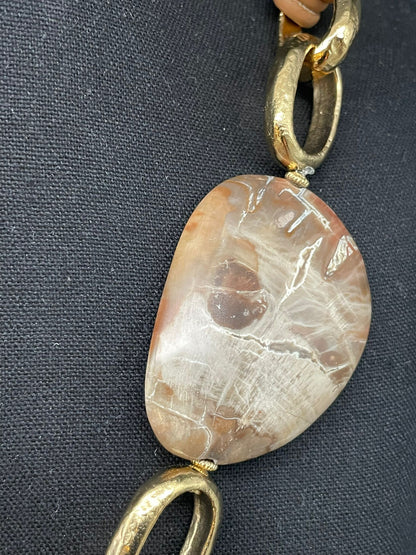 Collana Amarcord con girocollo in pelle di nappa color cuoio e Legno Fossile