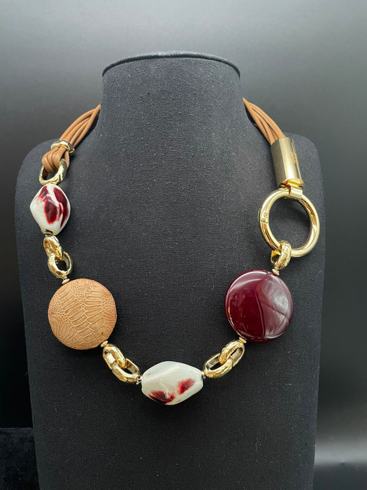 Amarcord necklace with choker in tan nappa leather with red Agatha, with crocodile and ceramic element